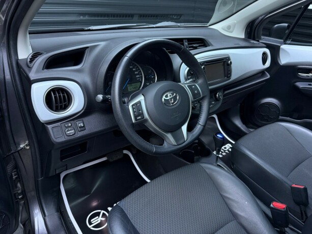 toyota-yaris-elektrisitetbensin-2012-big-10