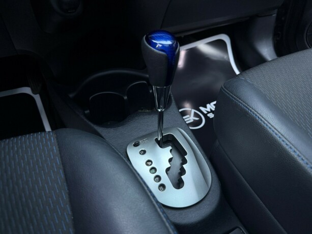 toyota-yaris-elektrisitetbensin-2012-big-22