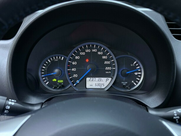 toyota-yaris-elektrisitetbensin-2012-big-15