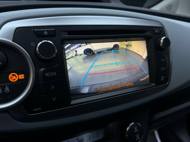 toyota-yaris-elektrisitetbensin-2012-big-20