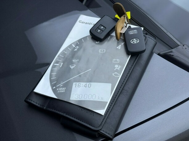 toyota-yaris-elektrisitetbensin-2012-big-32