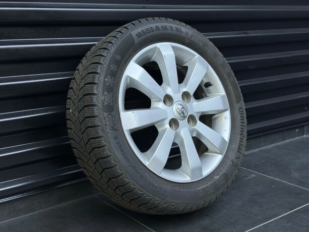 toyota-yaris-elektrisitetbensin-2012-big-31