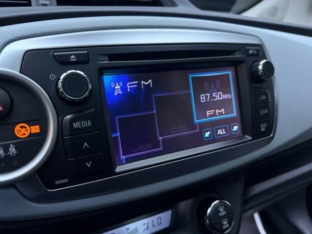 toyota-yaris-elektrisitetbensin-2012-big-19