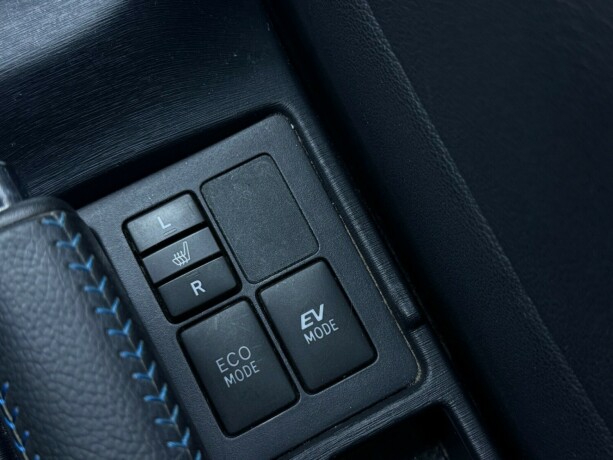 toyota-yaris-elektrisitetbensin-2012-big-24