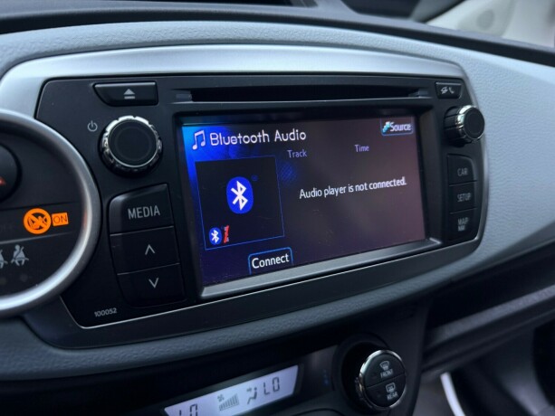 toyota-yaris-elektrisitetbensin-2012-big-17