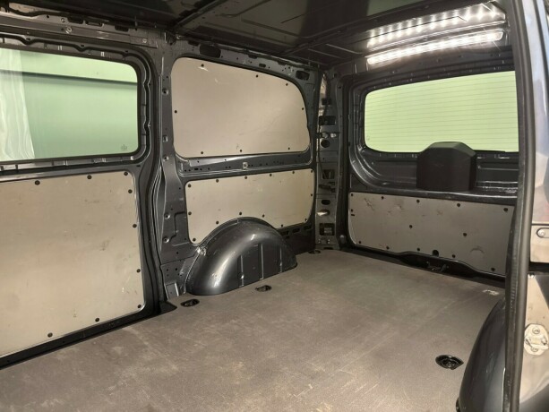 mercedes-benz-vito-diesel-2016-big-14