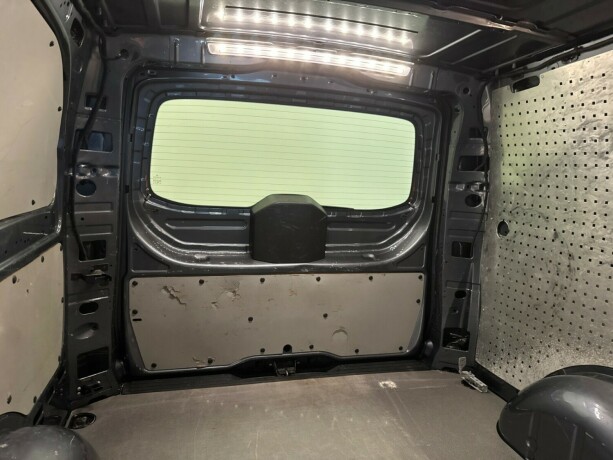 mercedes-benz-vito-diesel-2016-big-19