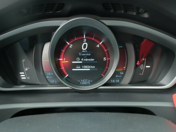 volvo-v40-diesel-2014-big-13