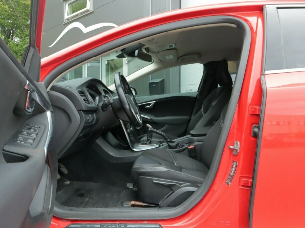volvo-v40-diesel-2014-big-4