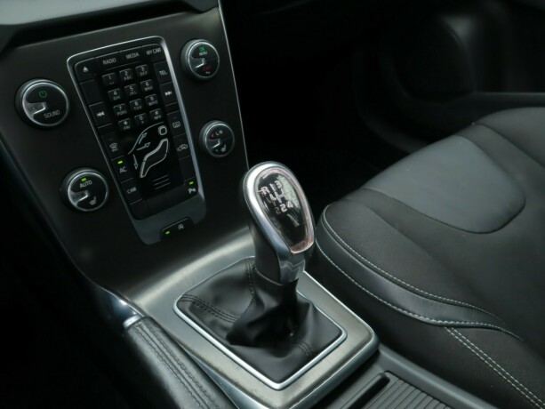 volvo-v40-diesel-2014-big-10