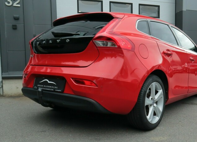 volvo-v40-diesel-2014-big-3