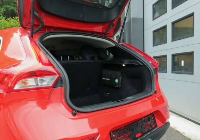 volvo-v40-diesel-2014-big-9