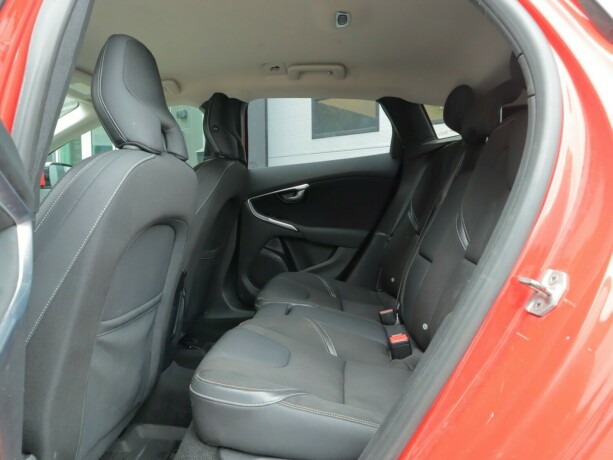 volvo-v40-diesel-2014-big-8