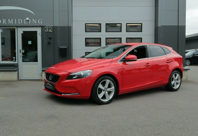 volvo-v40-diesel-2014-big-0
