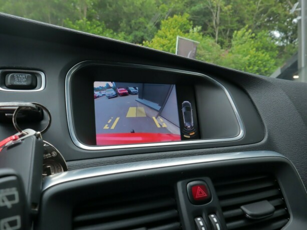 volvo-v40-diesel-2014-big-11