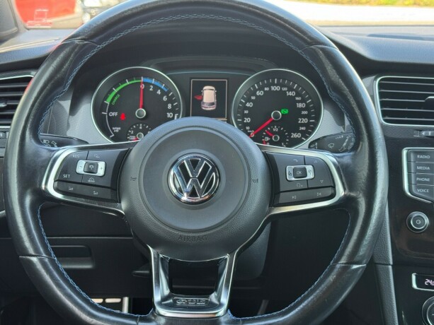 volkswagen-golf-elektrisitetbensin-2016-big-12