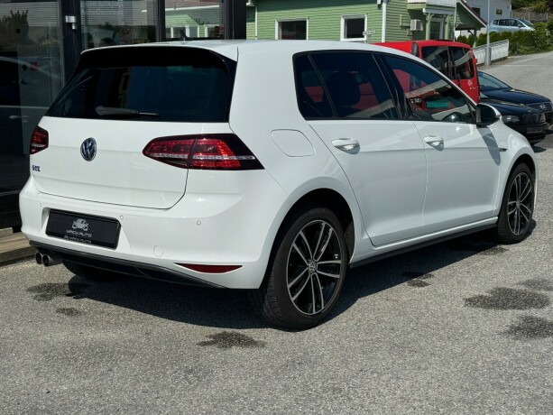 volkswagen-golf-elektrisitetbensin-2016-big-4