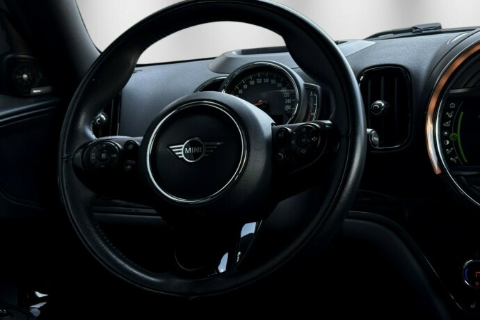 mini-countryman-elektrisitetbensin-2019-big-16