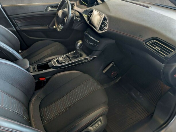 peugeot-308-bensin-2017-big-21