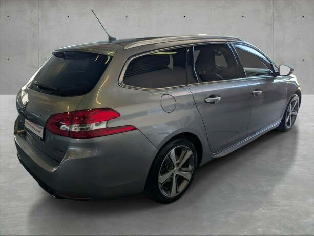 peugeot-308-bensin-2017-big-3