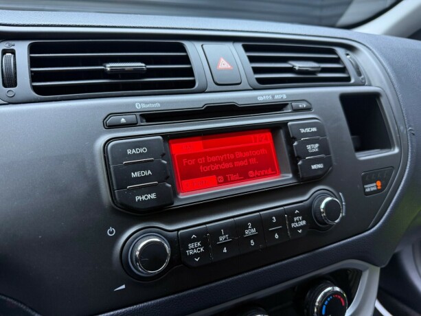 kia-rio-bensin-2015-big-17