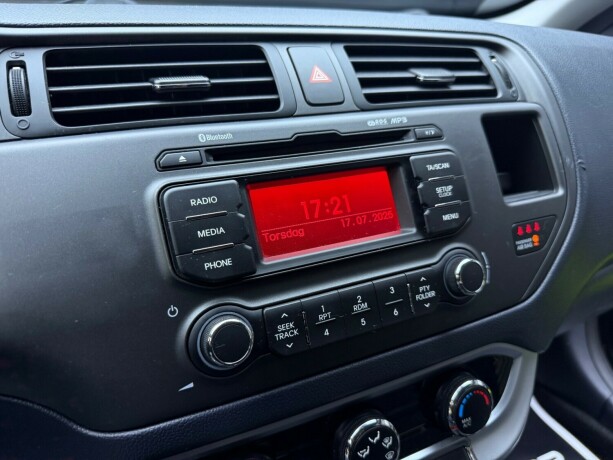 kia-rio-bensin-2015-big-15