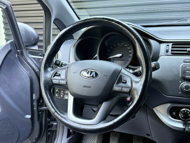 kia-rio-bensin-2015-big-12