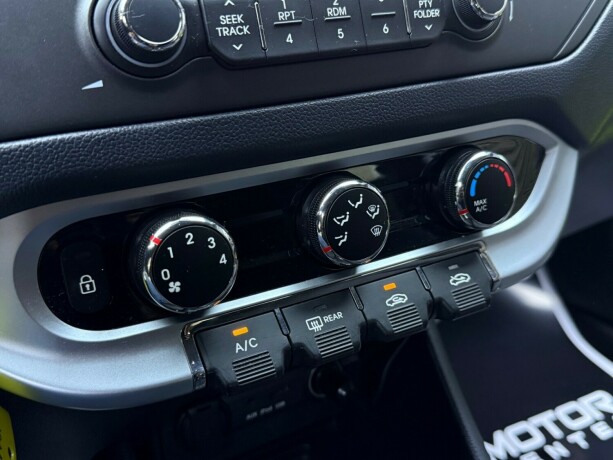 kia-rio-bensin-2015-big-18