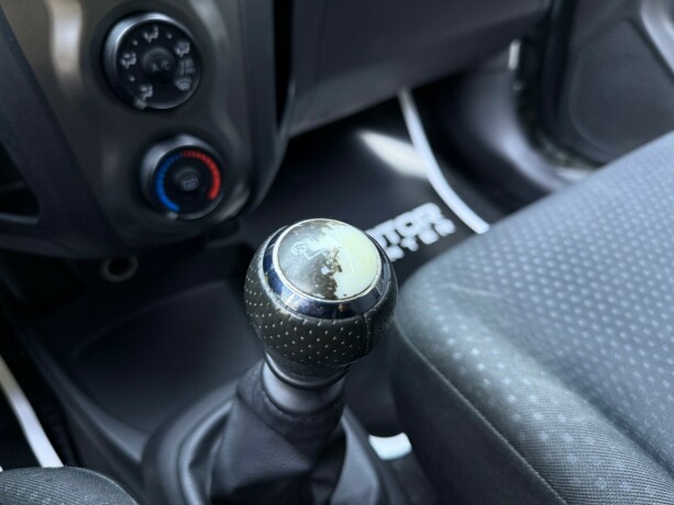 toyota-yaris-bensin-2009-big-17