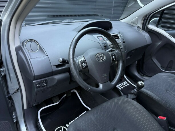 toyota-yaris-bensin-2009-big-10