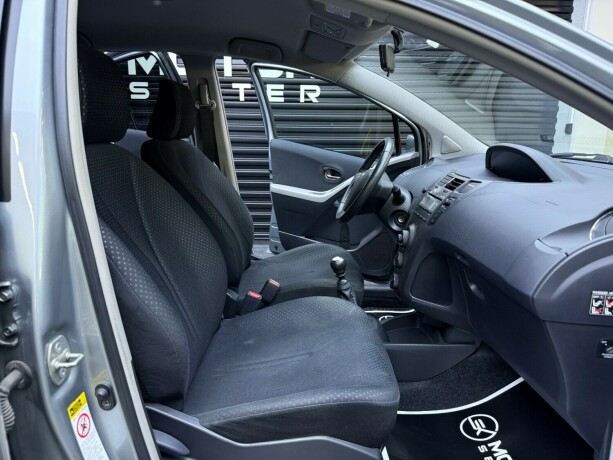 toyota-yaris-bensin-2009-big-19