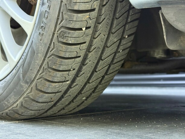 toyota-yaris-bensin-2009-big-8