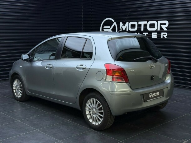 toyota-yaris-bensin-2009-big-1