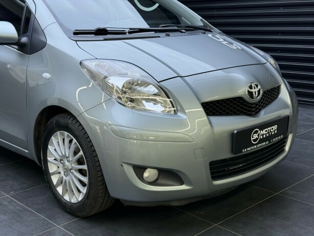 toyota-yaris-bensin-2009-big-2
