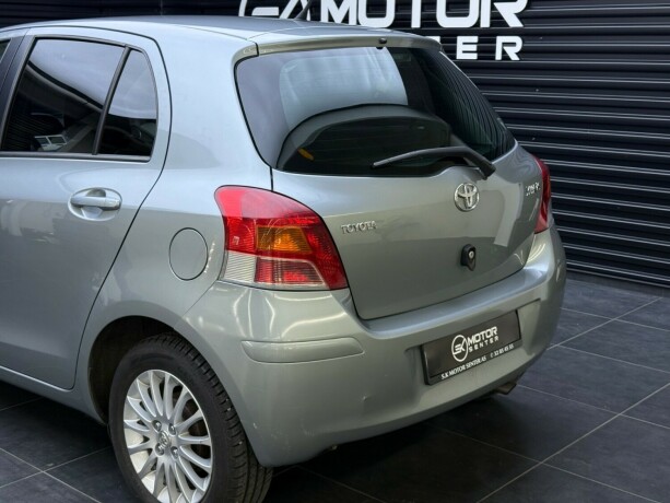 toyota-yaris-bensin-2009-big-5