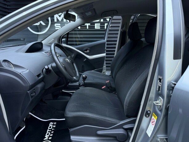 toyota-yaris-bensin-2009-big-20
