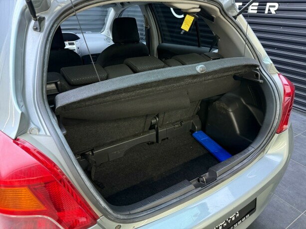 toyota-yaris-bensin-2009-big-22