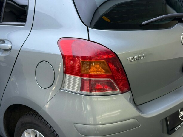 toyota-yaris-bensin-2009-big-6