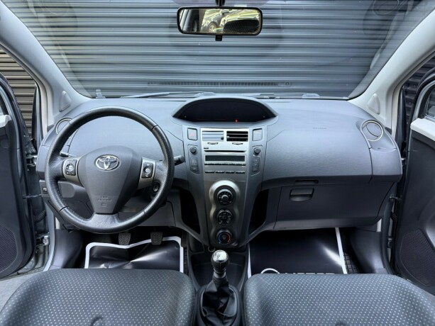 toyota-yaris-bensin-2009-big-9