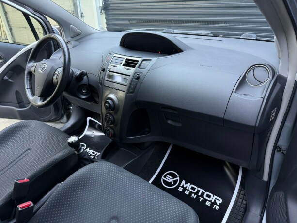 toyota-yaris-bensin-2009-big-11