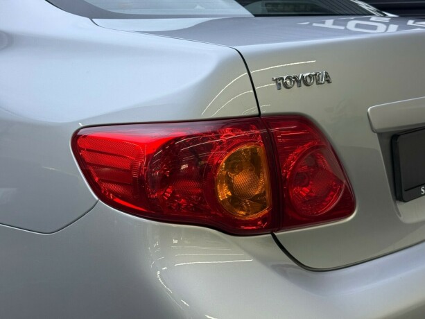 toyota-corolla-bensin-2010-big-6