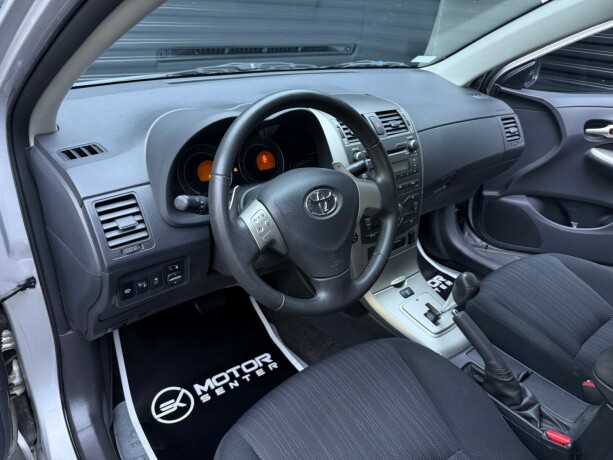 toyota-corolla-bensin-2010-big-10