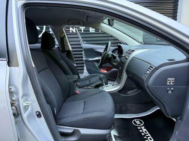 toyota-corolla-bensin-2010-big-20