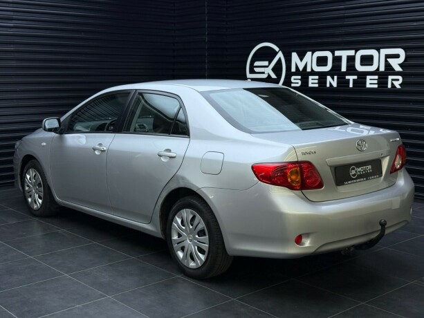 toyota-corolla-bensin-2010-big-1