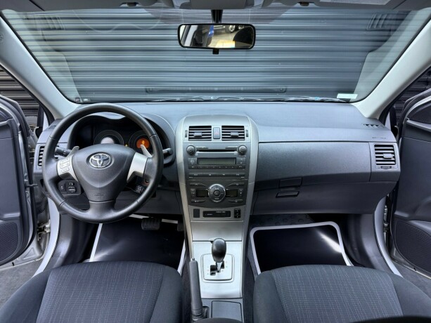 toyota-corolla-bensin-2010-big-9