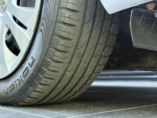toyota-corolla-bensin-2010-big-8