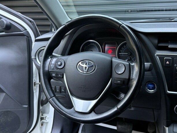 toyota-auris-elektrisitetbensin-2014-big-13