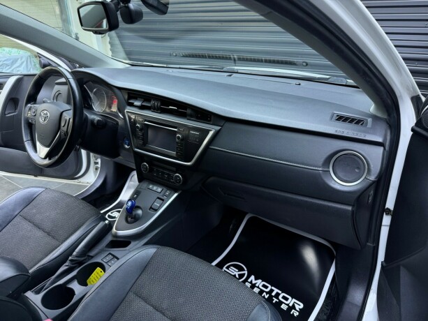 toyota-auris-elektrisitetbensin-2014-big-12