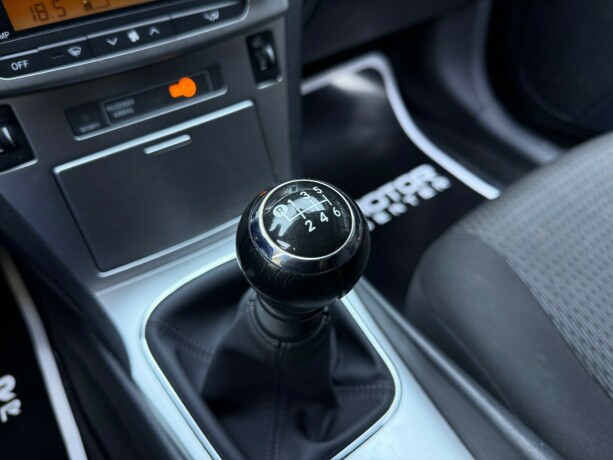 toyota-avensis-bensin-2013-big-22