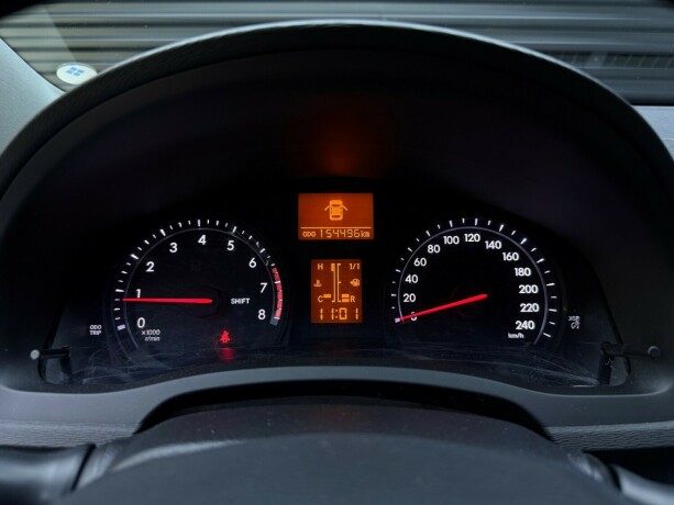 toyota-avensis-bensin-2013-big-15